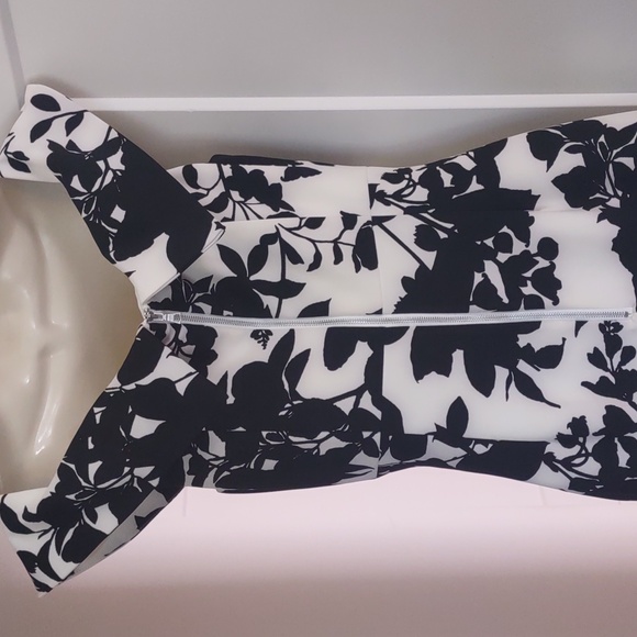 Bardot Black & White Floral Print Off the Shoulder Dress - Size 8 (M) - Picture 5 of 13
